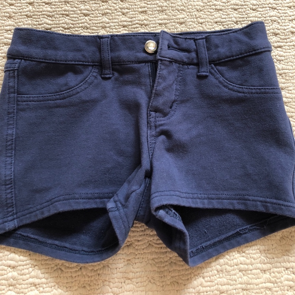 SHORTS. Cotton Jean style short. Diamond button